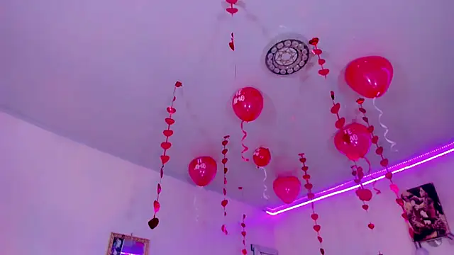 Snapshot of naomy__xx chatting on February 20, 9:42 pm naomy xx online show from February 20, 9:42 pm