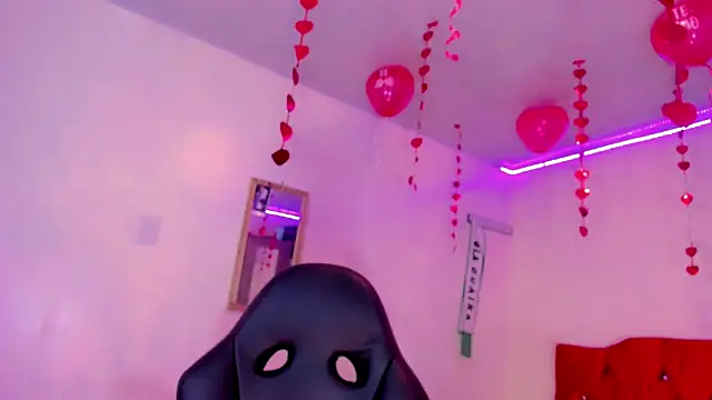 Snapshot of naomy__xx chatting on February 21, 7:21 pm naomy xx online show from February 21, 7:21 pm