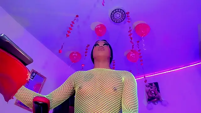 Snapshot of naomy__xx chatting on February 22, 1:33 am naomy xx online show from February 22, 1:33 am