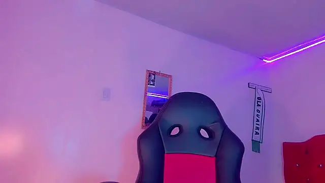 Snapshot of naomy__xx chatting on March 5, 8:00 pm naomy xx online show from March 5, 8:00 pm