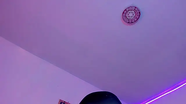 Snapshot of naomy__xx chatting on March 6, 7:10 pm naomy xx online show from March 6, 7:10 pm