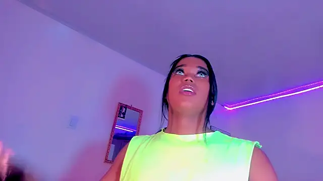 Snapshot of naomy__xx chatting on March 9, 1:25 am naomy xx online show from March 9, 1:25 am