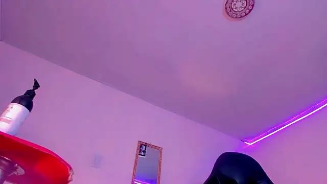 Snapshot of naomy__xx chatting on March 12, 7:06 pm naomy xx online show from March 12, 7:06 pm