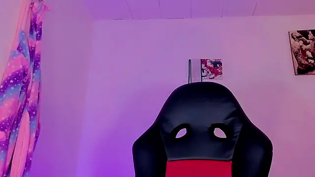 Snapshot of naomy__xx chatting on October 31, 3:18 am naomy xx online show from October 31, 3:18 am