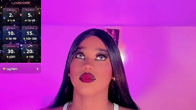 naomy  xx online show from November 30, 9:30 pm