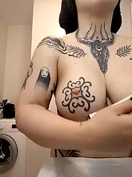 Snapshot of divine_eve chatting on September 19, 6:15 am divine eve online show from September 19, 6:15 am