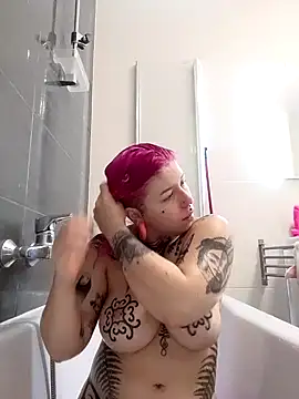 Snapshot of divine_eve chatting on October 6, 4:43 am divine eve online show from October 6, 4:43 am