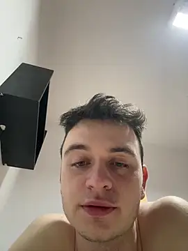 Snapshot of Kosty61_ chatting on February 7, 10:35 pm Kosty61 online show from February 7, 10:35 pm