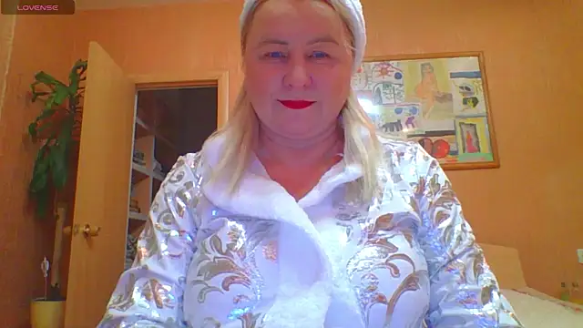 mira robinsonnn online show from December 19, 3:30 pm