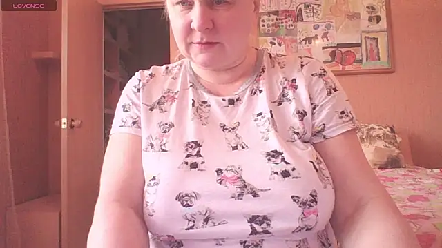 mira robinsonnn online show from April 1, 1:39 am