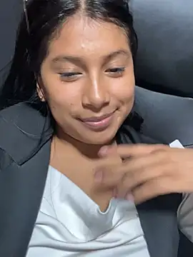 LinnaGardenia online show from December 26, 10:52 pm