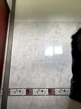 LinnaGardenia online show from October 21, 6:08 pm