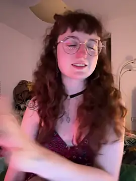 Snapshot of _foxygirl_ chatting on March 9, 6:43 pm foxygirl online show from March 9, 6:43 pm