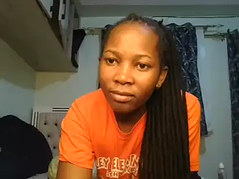 Petitiebooty online show from December 18, 11:56 am