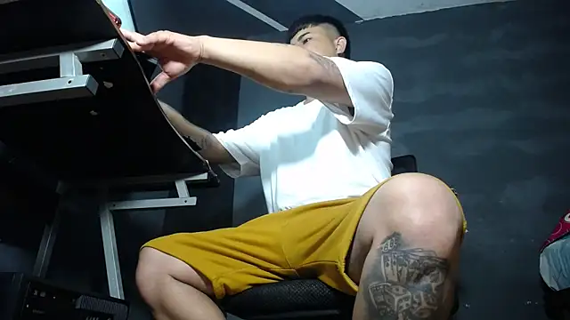 Snapshot of DickMasterfindom chatting on September 28, 3:12 am DickMasterfindom online show from September 28, 3:12 am