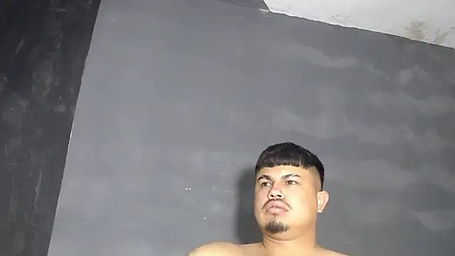 Snapshot of DickMasterfindom chatting on October 5, 1:15 am DickMasterfindom online show from October 5, 1:15 am