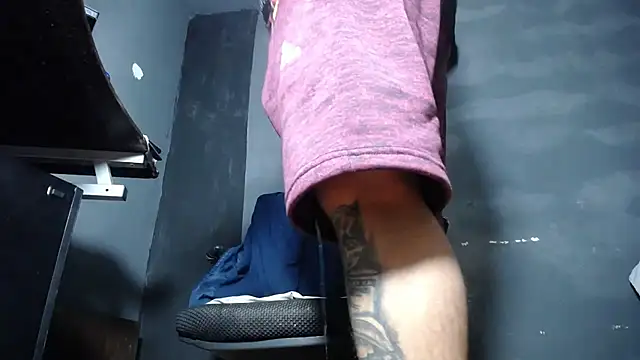 Snapshot of DickMasterfindom chatting on October 14, 8:48 am DickMasterfindom online show from October 14, 8:48 am