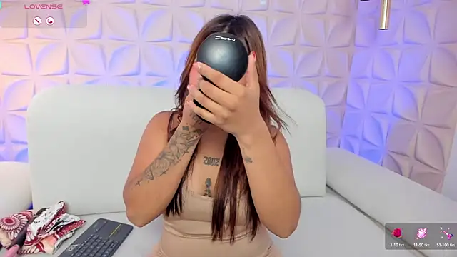 Snapshot of jessymorgan_ chatting on January 15, 7:34 pm jessymorgan online show from January 15, 7:34 pm