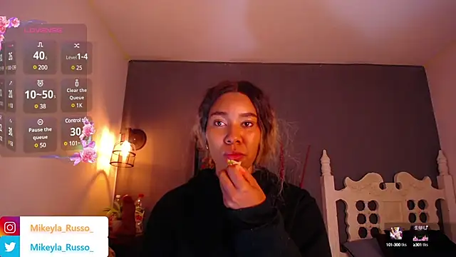Mikeyla-Russo online show from December 5, 9:06 pm