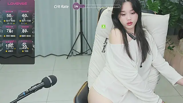 Snapshot of _YouY_ chatting on February 7, 3:19 pm YouY online show from February 7, 3:19 pm