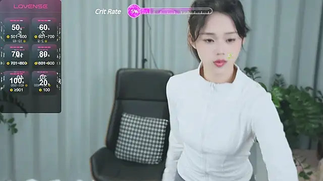 Snapshot of _YouY_ chatting on February 14, 5:09 am YouY online show from February 14, 5:09 am