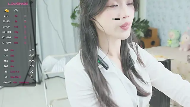 Snapshot of _YouY_ chatting on February 19, 12:22 pm YouY online show from February 19, 12:22 pm
