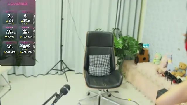 Snapshot of _YouY_ chatting on February 22, 12:19 pm YouY online show from February 22, 12:19 pm
