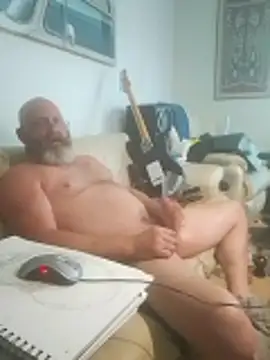 iambradz online show from November 1, 4:58 am