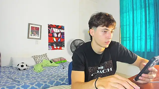 Snapshot of AlessandroDybala chatting on June 11, 2:04 pm AlessandroDybala online show from June 11, 2:04 pm