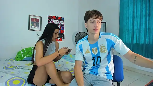 Snapshot of AlessandroDybala chatting on June 22, 1:52 pm AlessandroDybala online show from June 22, 1:52 pm