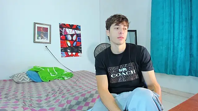 Snapshot of AlessandroDybala chatting on July 4, 12:44 pm AlessandroDybala online show from July 4, 12:44 pm