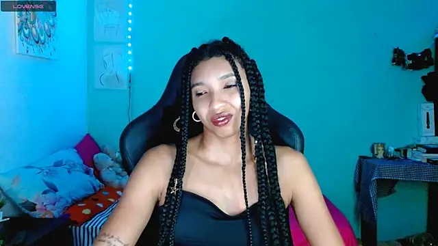 Snapshot of sensitive_brunette chatting on April 7, 12:33 am sensitive brunette online show from April 7, 12:33 am
