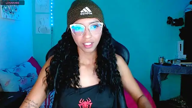 Snapshot of sensitive_brunette chatting on April 12, 1:21 am sensitive brunette online show from April 12, 1:21 am
