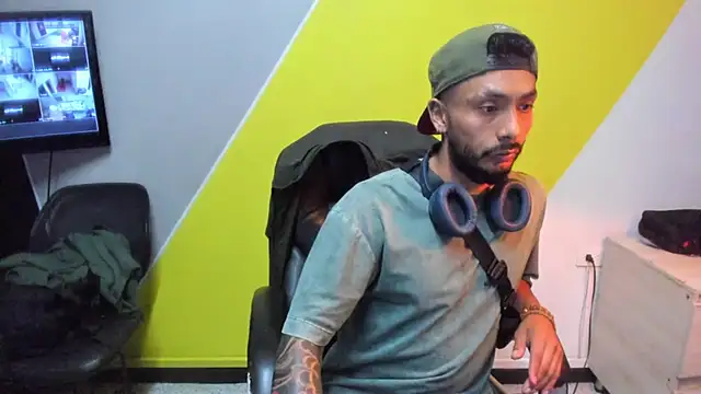 Tom cooper  online show from April 17, 4:48 am