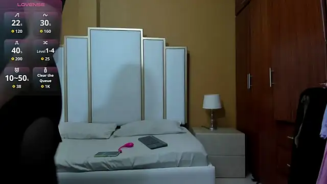 FOXYRIVER  online show from December 5, 12:03 pm