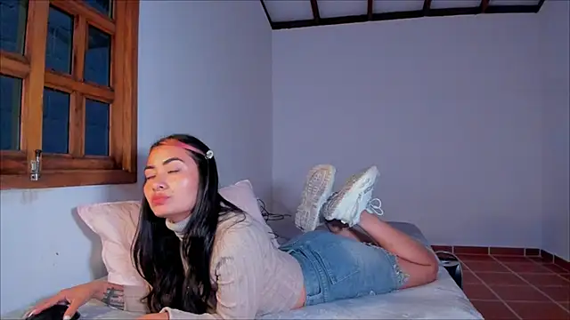 Lauren A online show from February 5, 12:31 am