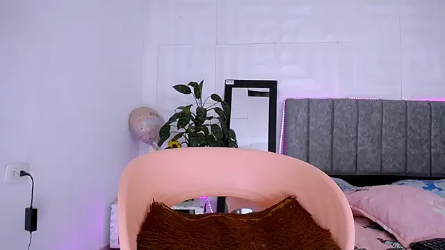 Snapshot of nataly_red chatting on November 11, 2:22 am nataly red online show from November 11, 2:22 am