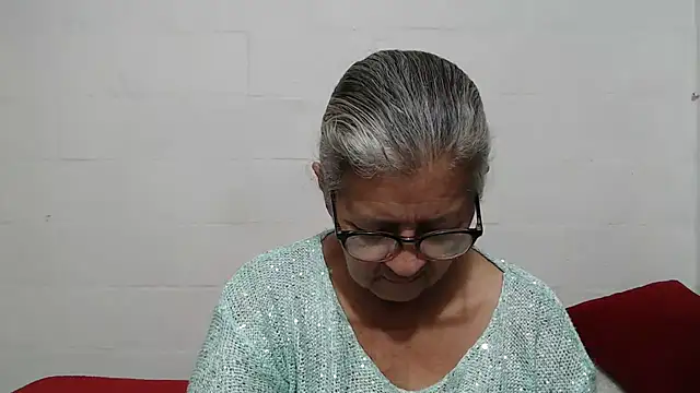 Snapshot of candy_mature_ chatting on October 12, 11:20 am candy mature online show from October 12, 11:20 am