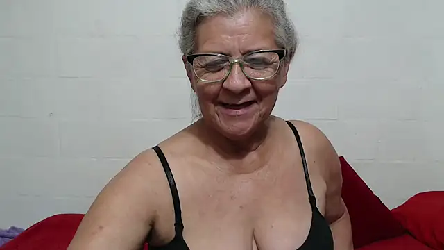 Snapshot of candy_mature_ chatting on October 22, 11:37 pm candy mature online show from October 22, 11:37 pm