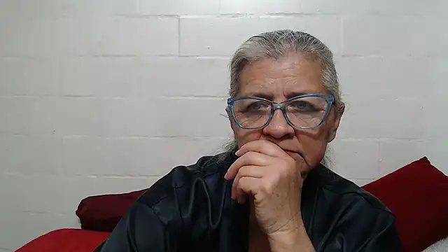 Snapshot of candy_mature_ chatting on October 30, 11:22 am candy mature online show from October 30, 11:22 am