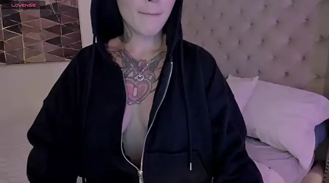 Snapshot of vangie_ chatting on January 18, 1:30 am vangie online show from January 18, 1:30 am