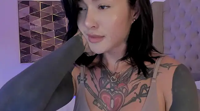 Snapshot of vangie_ chatting on February 7, 3:23 am vangie online show from February 7, 3:23 am