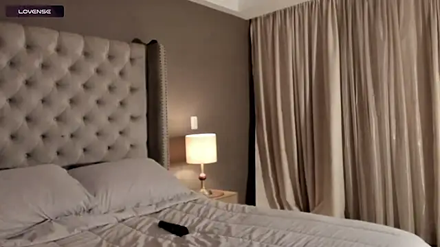 vangie  online show from October 14, 11:49 pm