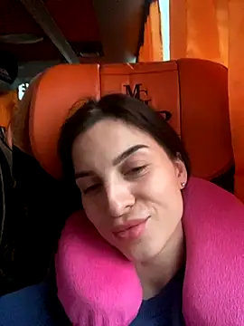 Snapshot of RebecaMur chatting on October 7, 7:27 am RebecaMur online show from October 7, 7:27 am