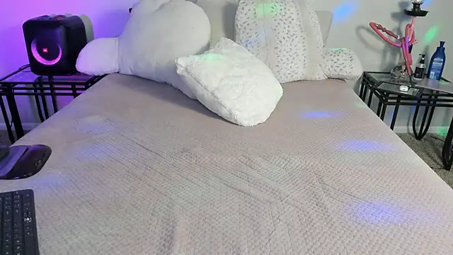 yiauana online show from January 23, 5:35 am