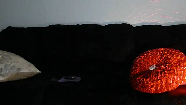 yiauana online show from January 31, 1:02 pm