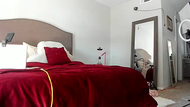 yiauana online show from September 28, 5:29 pm