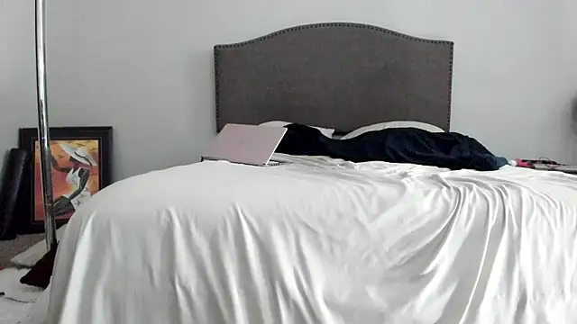 yiauana online show from October 3, 10:45 am