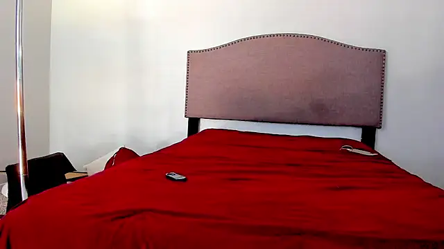 yiauana online show from October 26, 8:59 pm