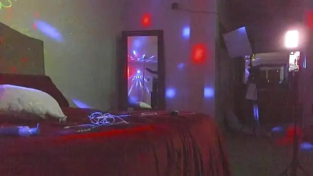 yiauana online show from March 29, 2:55 am